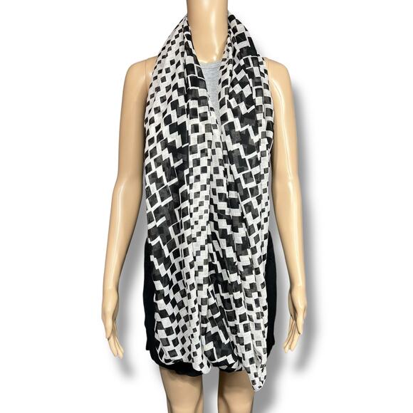 Womens Large Oversized Infinity Scarf Black White Checked Print Lightweight - Picture 3 of 3